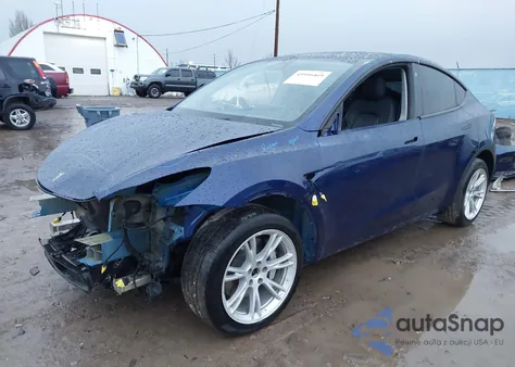 2022 Tesla Model Y Long Range Dual Motor All-Wheel Drive z USA, uszkodzony, nr VIN 7SAYGDEE3NF362863